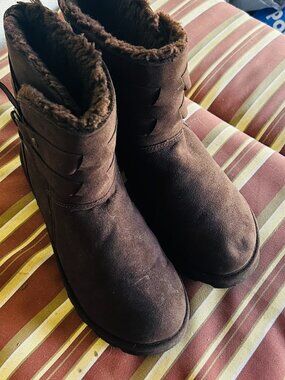 Comfort Bearpaw Warm Dark Brown Suede Women's Boots Size 12